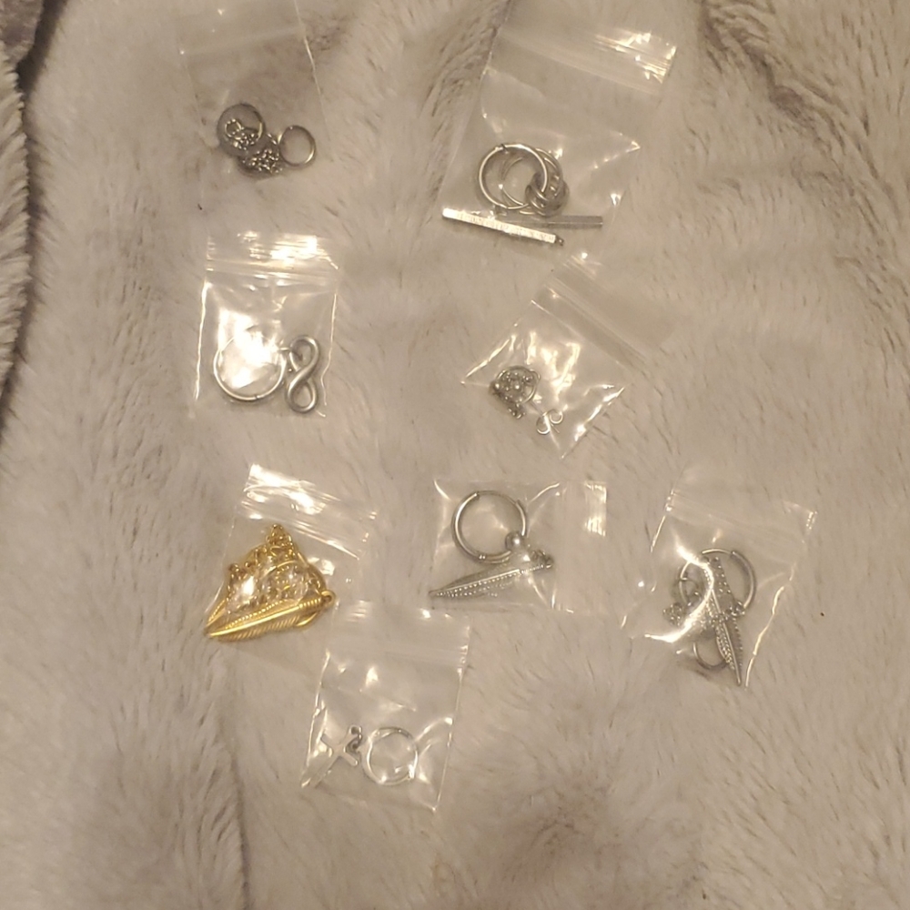 Drag/pirate eareing lot